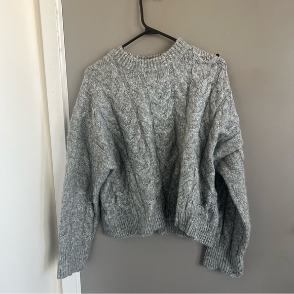 ABERCROMBIE KNIT GRAY SWEATER - Picture 4 of 4